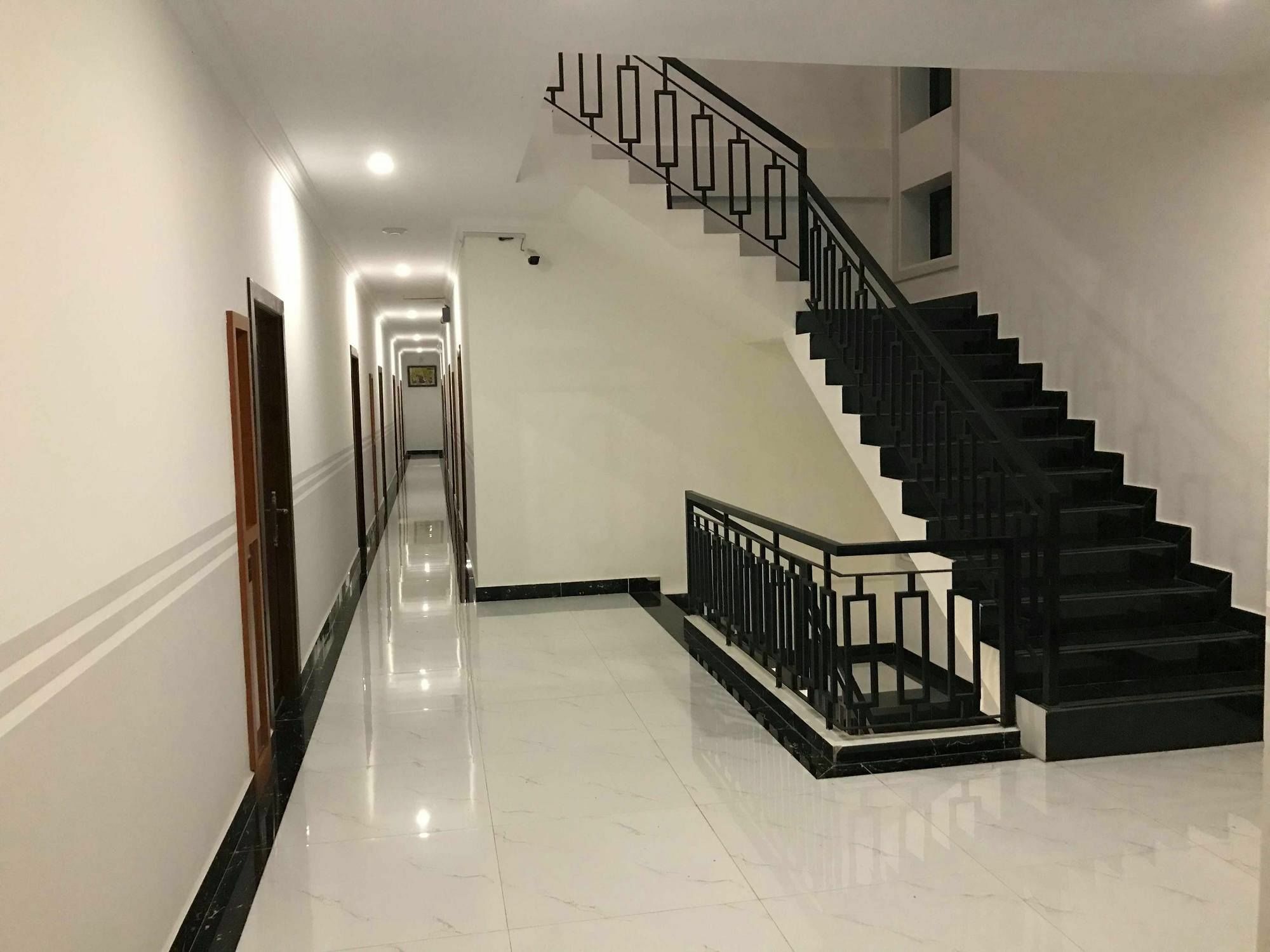 באטאמבנג Sky Palace Boutique Hotel מראה חיצוני תמונה